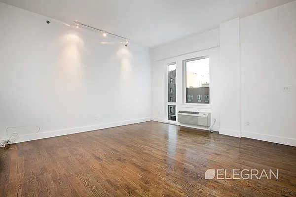 Rented by (Legacy) Elegran | media 9