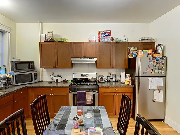 76 Quint Ave — Photo 3