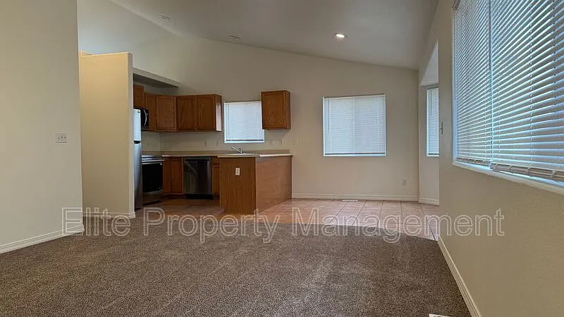 2 bed, 2.5 bath, 1500 sqft, $1,795 — Photo 3