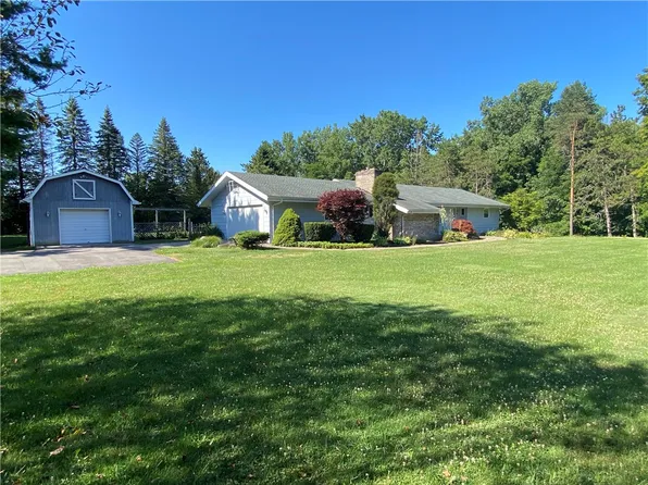 3881 Chaintree Dr, Marion, NY 14505