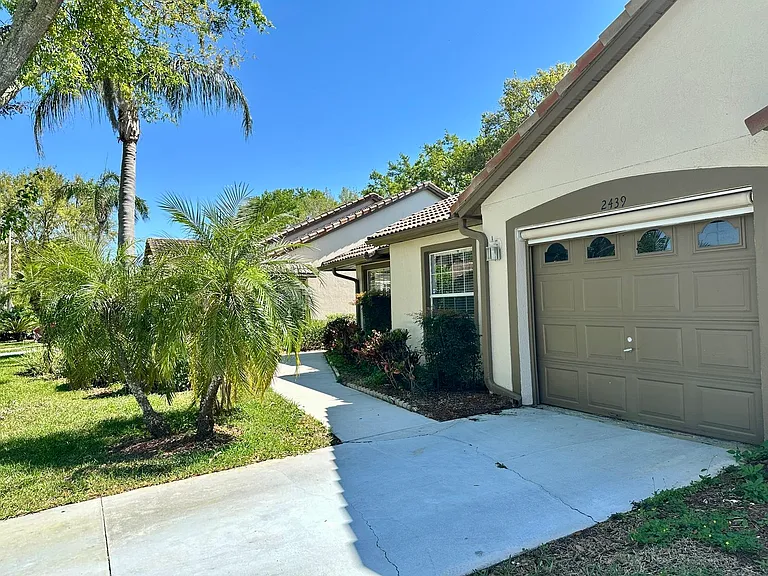 2439 Saint Augustine Blvd — Photo 2