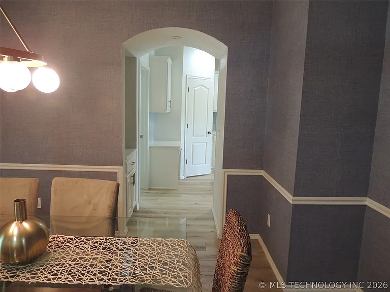 4416 W Indianola St — Photo 12