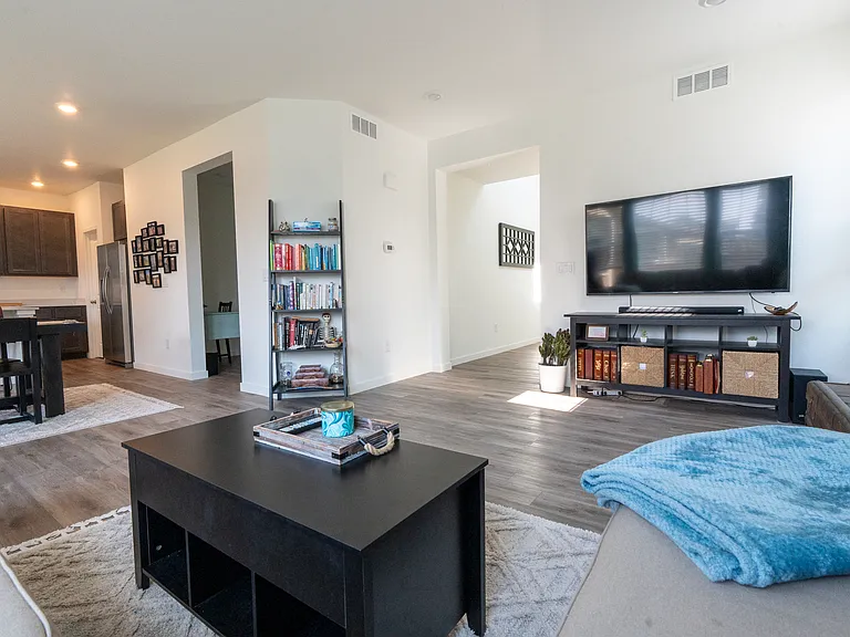 2560 Canfield Ln — Photo 34