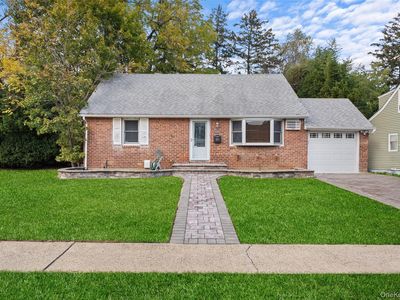 9 Tudor Road, Farmingdale, NY, 11735