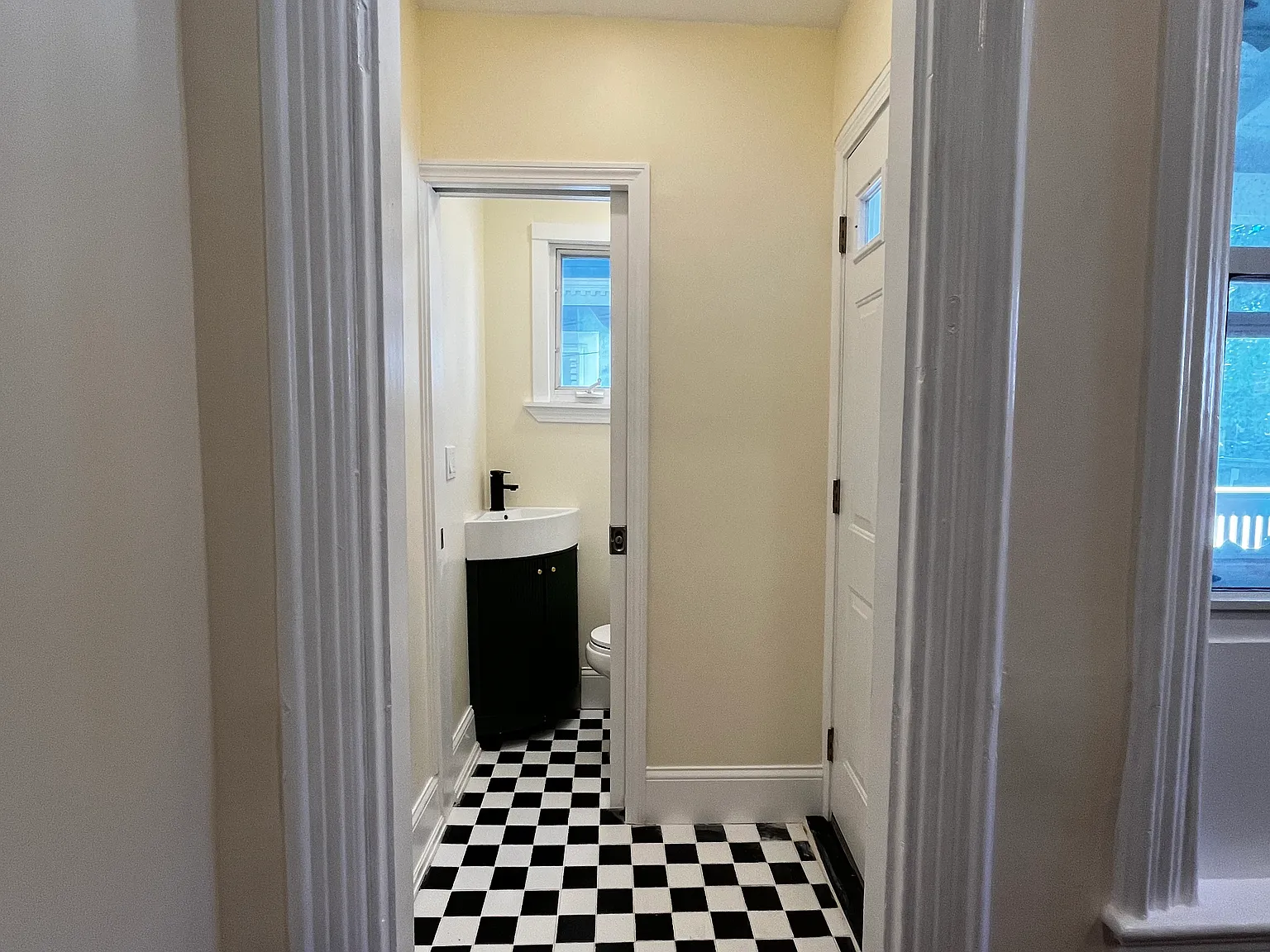 3 bed, 1.5 bath, 1223 sqft, $4,200 — Photo 4