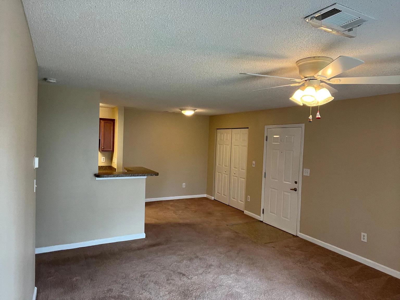 1 bed, 713 sqft, $1,350 — Photo 3
