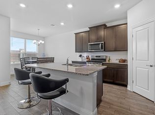 10909 Los Alamos Dr, Aubrey, TX 76227