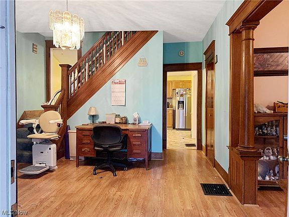 5th image of 401 Vine St