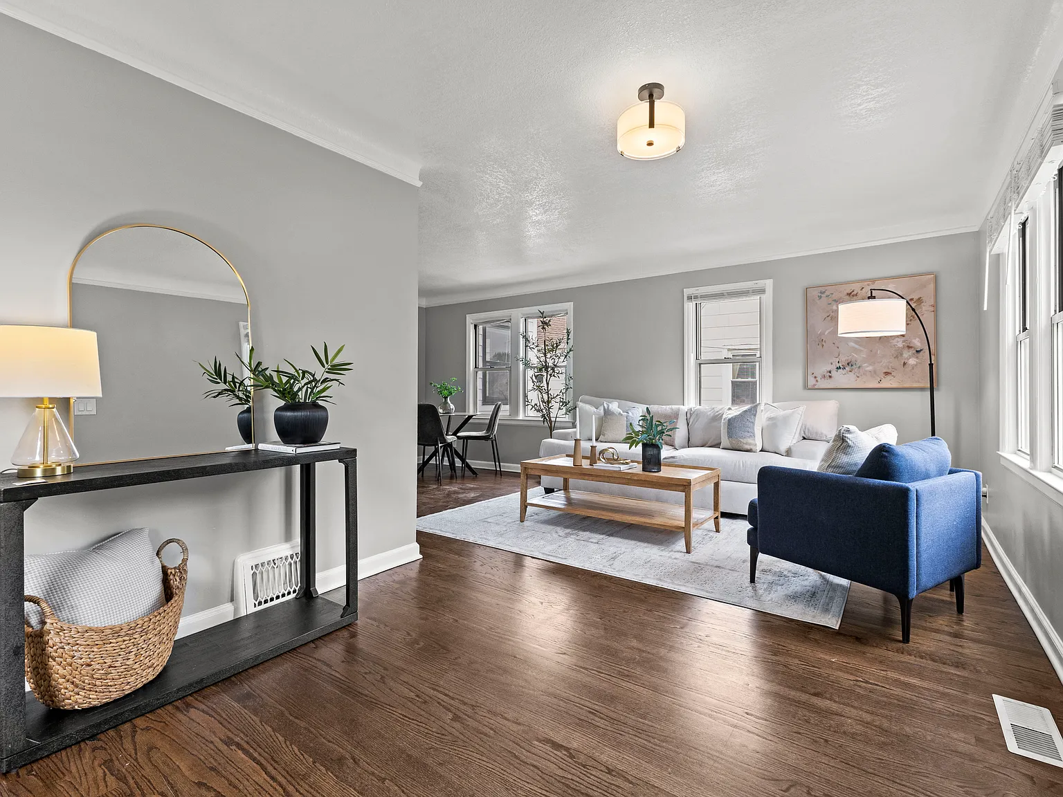 3 bed, 1200 sqft, $2,000 — Photo 4
