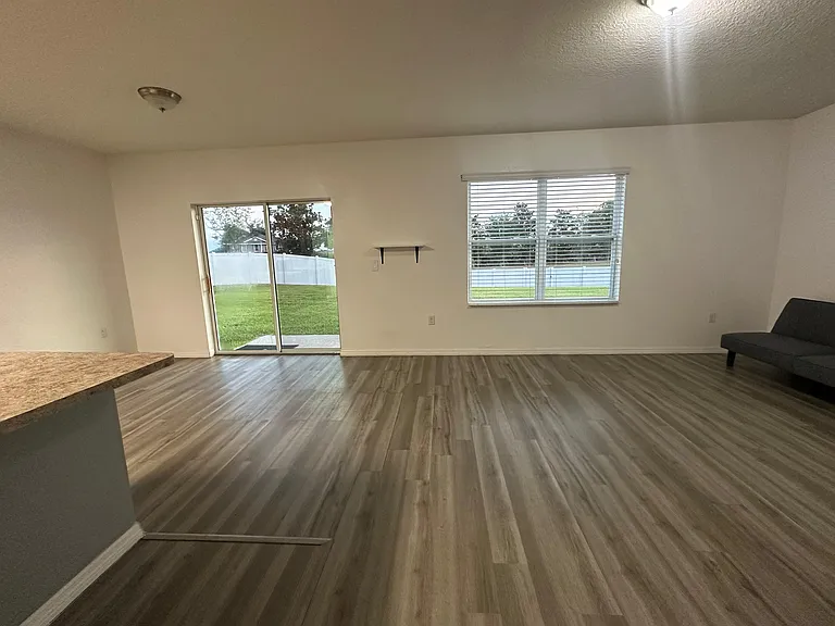 881 Lake Cummings Blvd — Photo 5