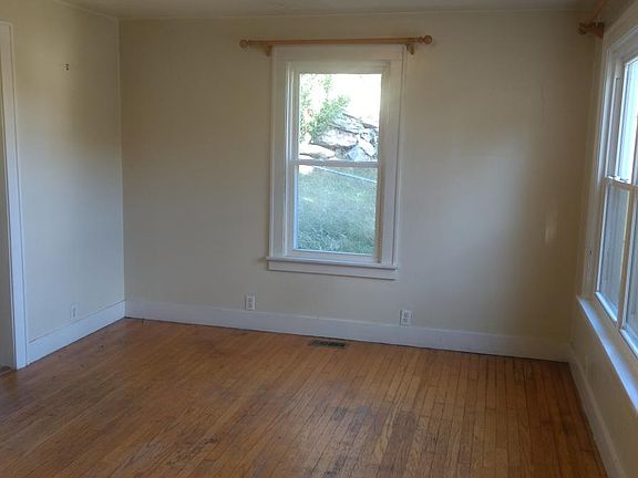 4th image of 1003 Wilkie Dr