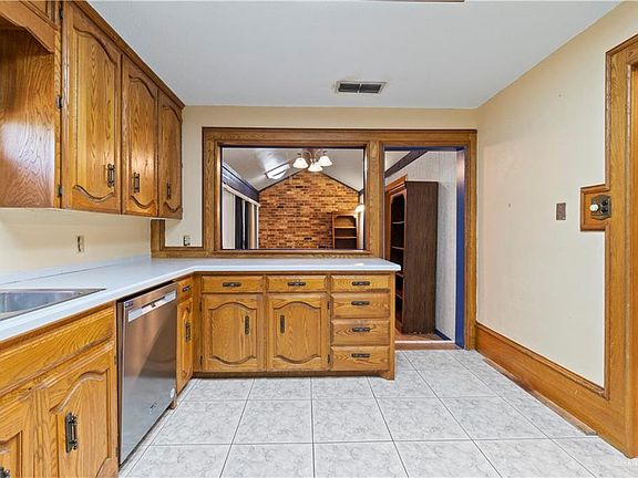 5th image of 2116 Nightingale Ave