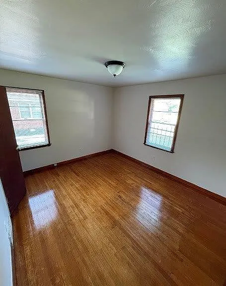 3540 Edgeware Rd W — Photo 5