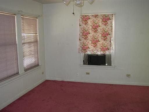 3rd image of 127 ROSLYN AVE
