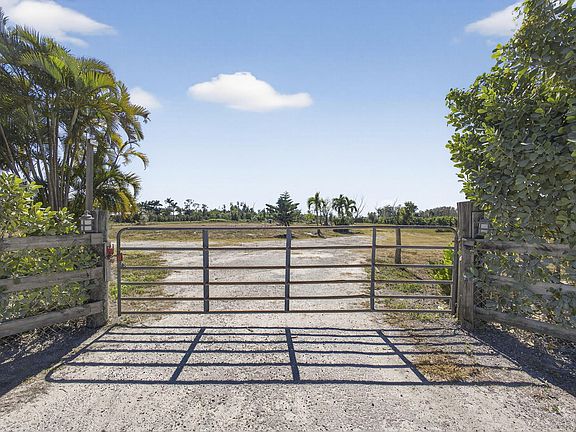 4th image of 16296 Deer Path Lane