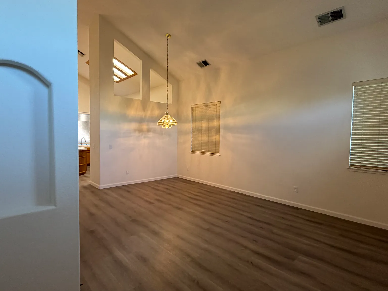 4 bed, 2.5 bath, 2032 sqft, $2,800 — Photo 2