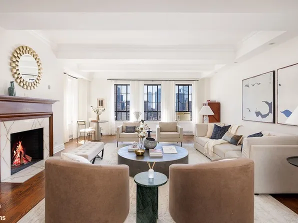 350 W 57th St #19CD, New York, NY 10019