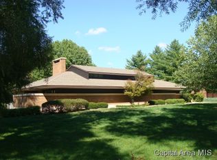 314 Country Club Rd, Jacksonville, IL 62650