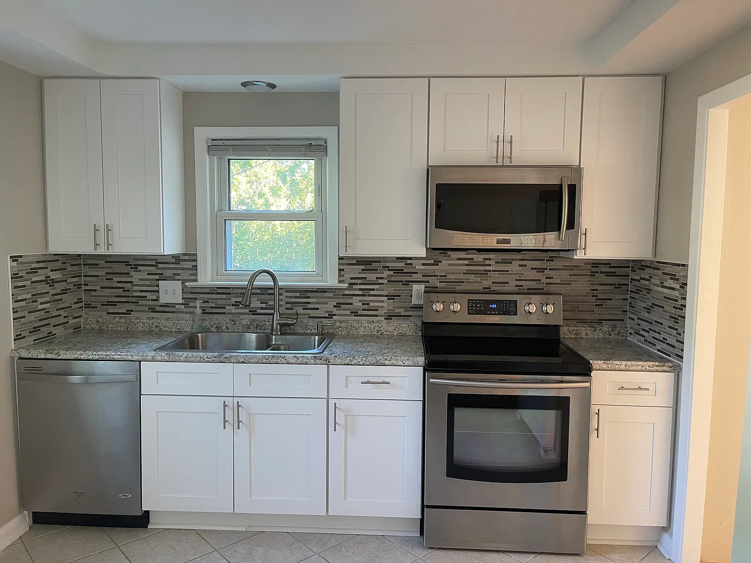 1717 Gilbert Dr — Photo 4