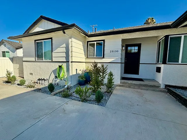 23130 Hartland St — Photo 26