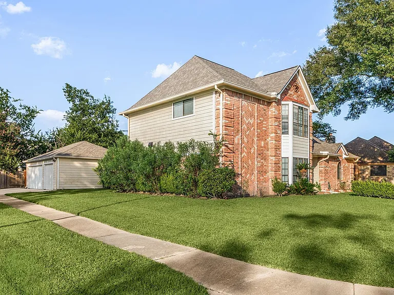 15526 Cabildo Dr — Photo 47