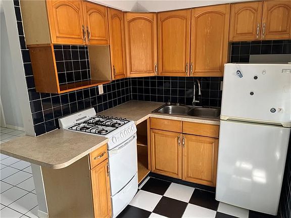 4th image of 1021 NE 2nd St #2