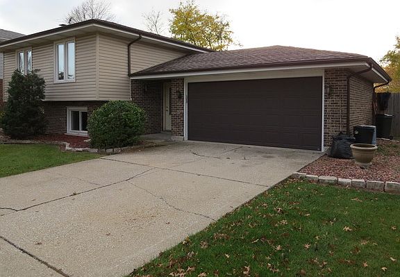 3rd image of 14332 Heatherwood Ct