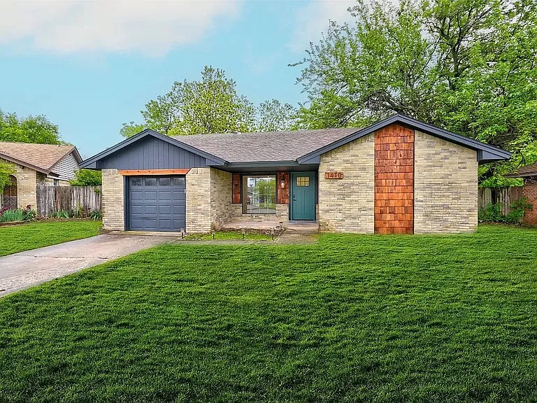1410 Abbey Dr — Photo 1