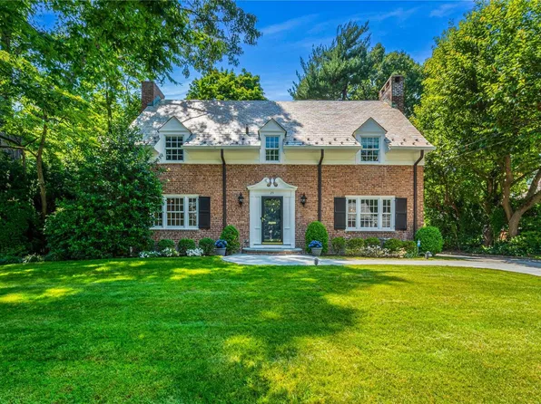 25 Strickland Place, Manhasset, NY 11030