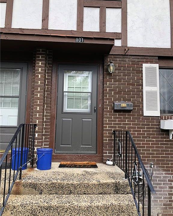 1st image of 101 Buckingham Ct #101