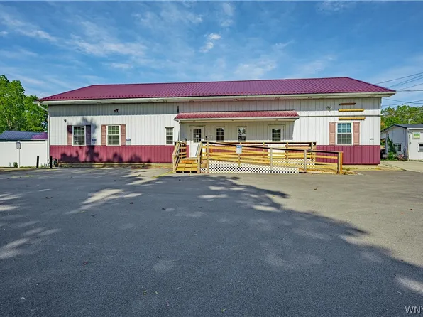 6115 1st St, Newfane, NY 14108