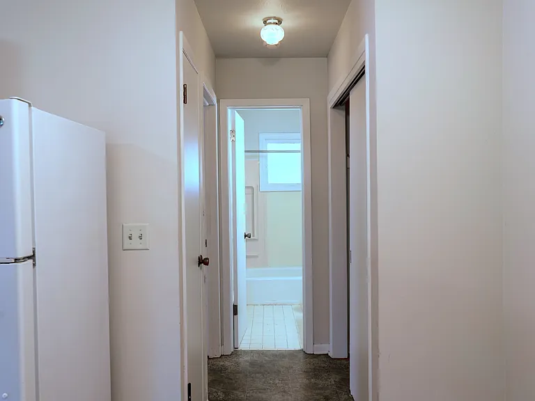 944 E Street — Photo 16