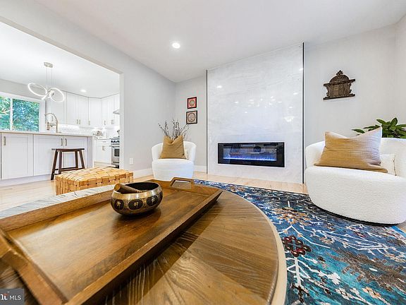 4th image of 9021 Cherbourg Dr