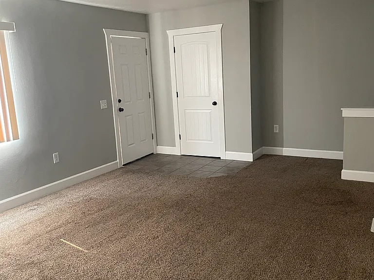 1427 Kimball Ave — Photo 9