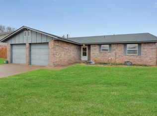 104 Peggy Dr, Elk City, OK 73644