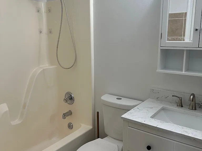2426 Vineyard Ln — Photo 32