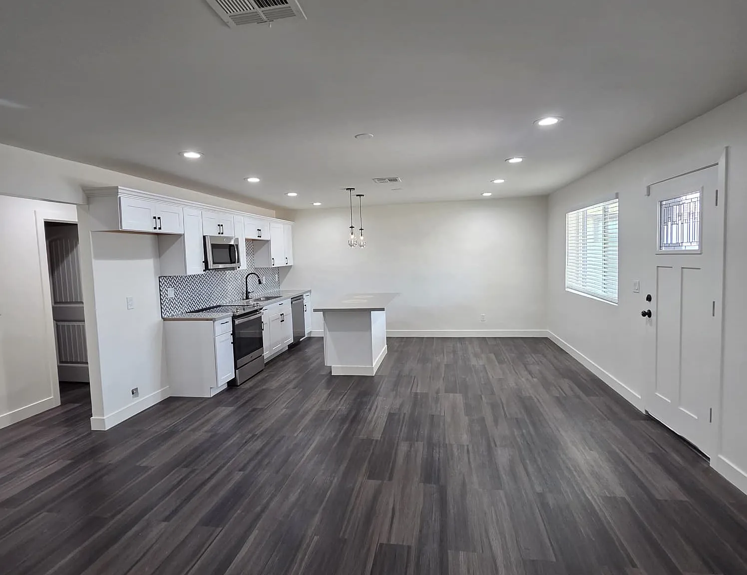 3 bed, 1570 sqft, $2,450 — Photo 4