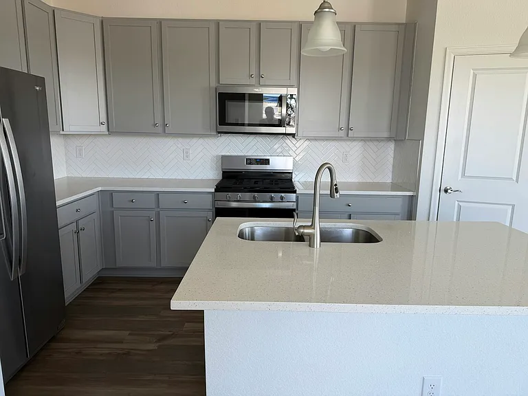 1940 S Poplar Ct — Photo 7