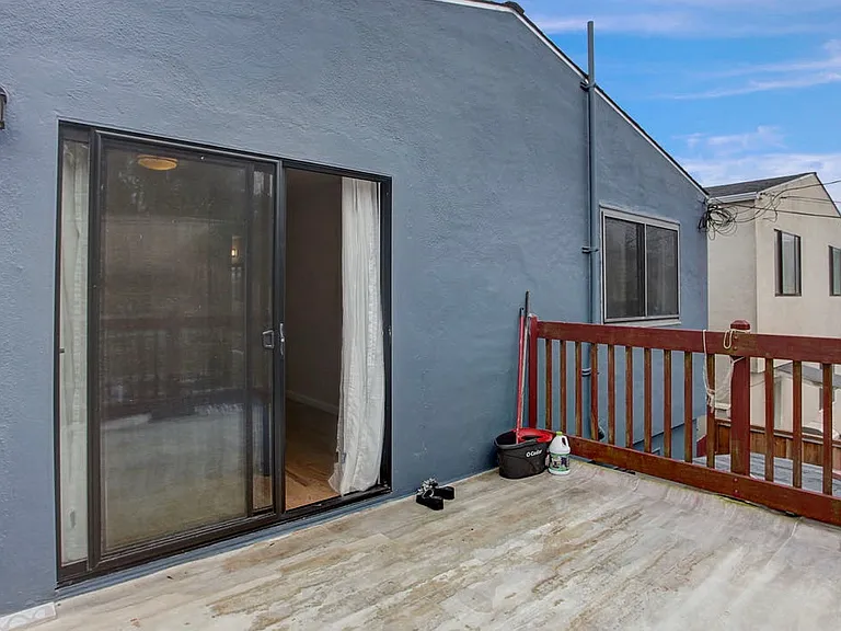 184 Canterbury Ave — Photo 16