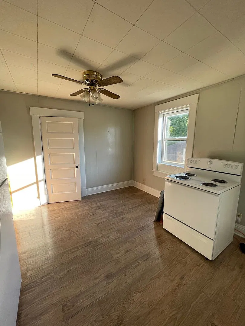 1910 Vinton St-HBS Capital — Photo 1