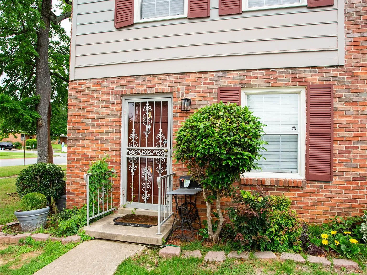 2 bed, 1.5 bath, 990 sqft, $1,250 — Photo 2