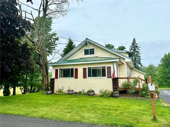 8751 Paris Hill Rd, Sauquoit, NY 13456