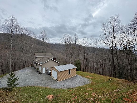 3rd image of 1333 Pigeon Creek Rd