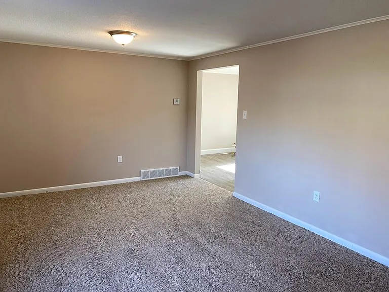 4751 William St — Photo 11