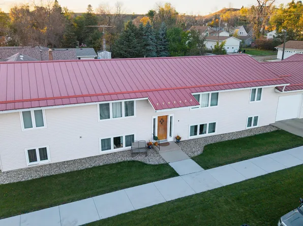 425 6th Ave NW, Valley City, ND 58072