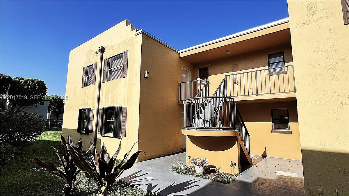 Building Photo - 680 NW 114th Ave #203