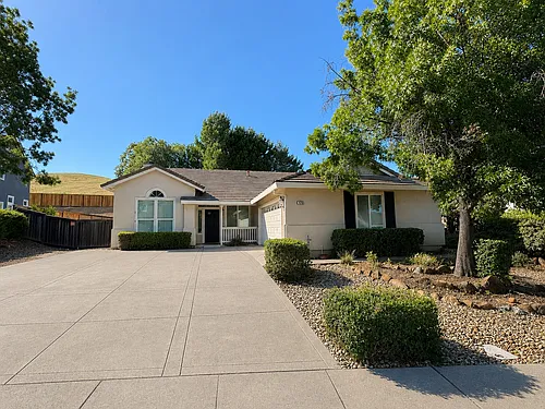 2250 Palmer Cir Photo 1