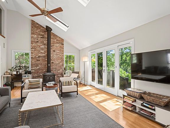 33 Nearwater Ln Riverside CT-large-010-003-010-1500x1000-72dpi.jpg