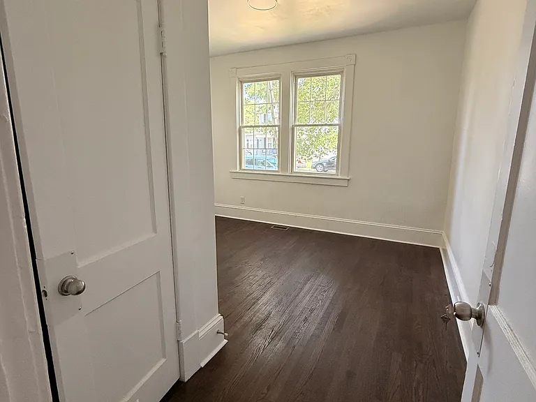 218 Suffolk Ave #218 — Photo 2