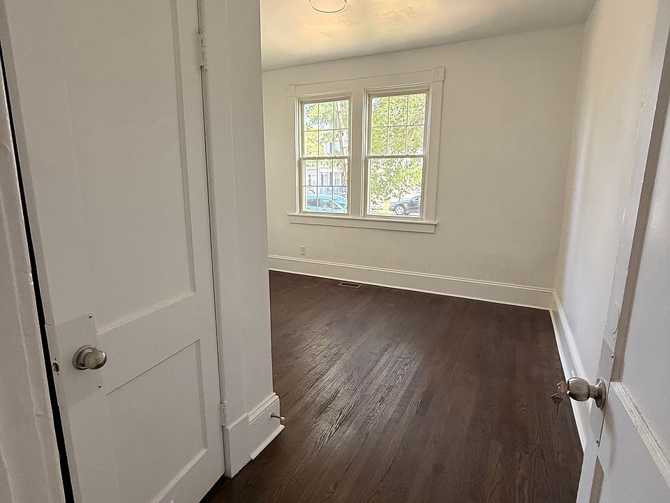 1st image of 220 Suffolk Ave #220
